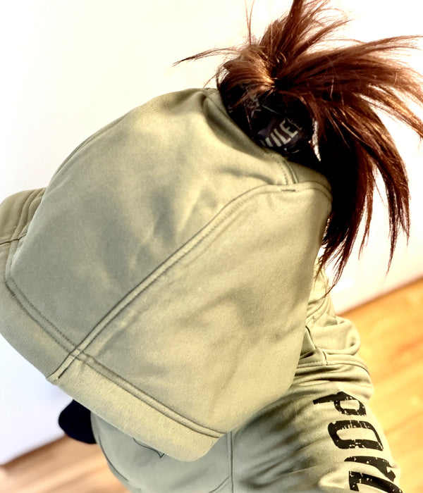 HOODIE À COUETTE ELVA OLIVE (ENVOI SEMAINE DU 20 AVRIL)